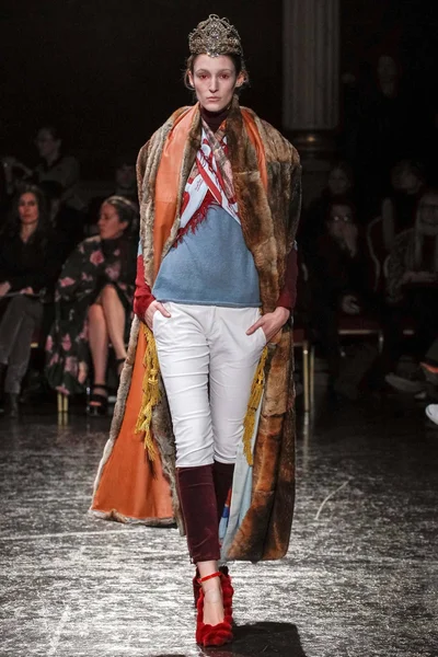 Look 24